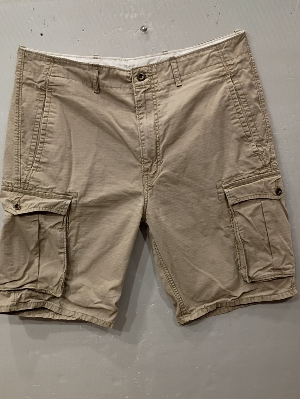 Levi's Men's Cargo Shorts in Khaki Beige